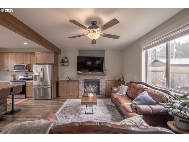 41 Fern St, Gleneden Beach, OR 97388