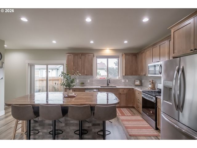 41 Fern St, Gleneden Beach, OR 97388