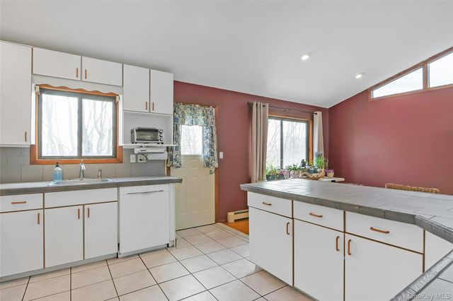 10 SKINNER Court, Tomkins Cove, NY 10986