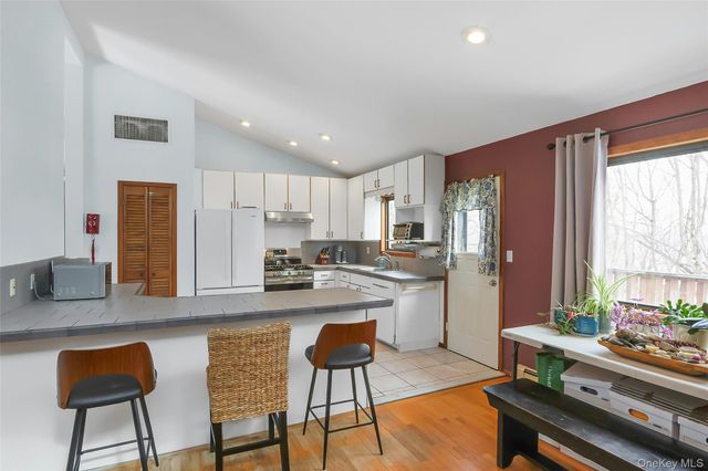 10 SKINNER Court, Tomkins Cove, NY 10986