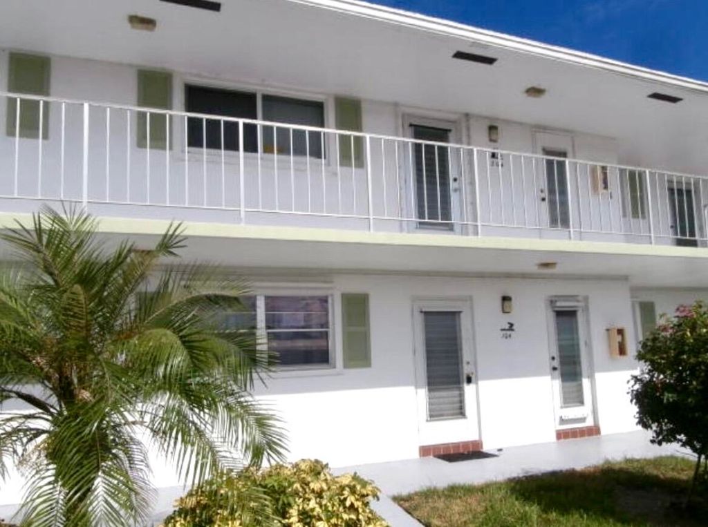 1118 Lake Terrace 103, Boynton Beach, FL 33426