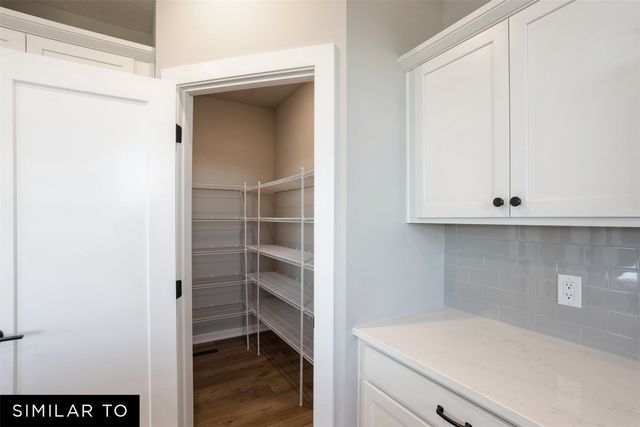 17230 Northview Drive, Urbandale, IA 50323