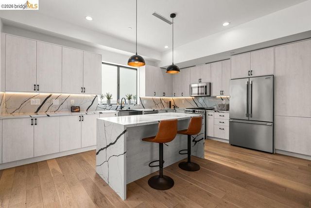6503 N Contour LN, North Hollywood, CA 91606