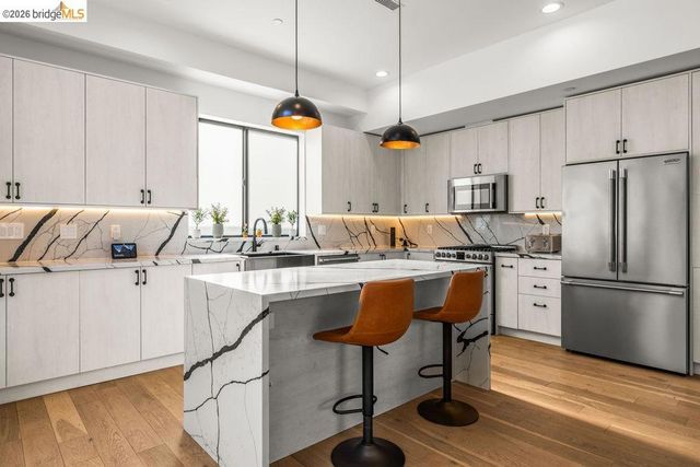 6503 N Contour LN, North Hollywood, CA 91606