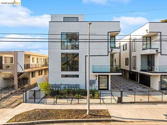 6503 N Contour LN, North Hollywood, CA 91606