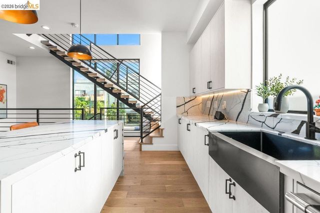 6503 N Contour LN, North Hollywood, CA 91606