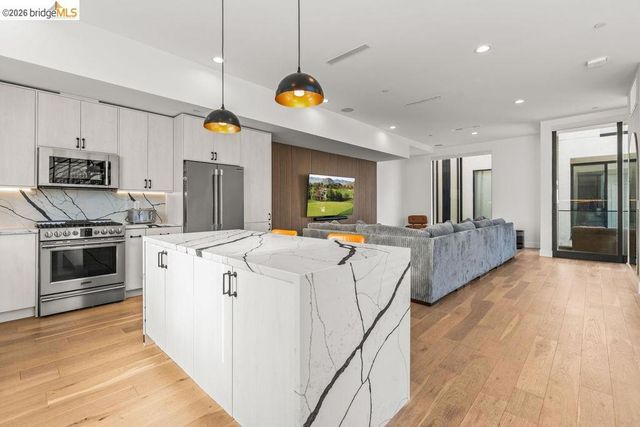 6503 N Contour LN, North Hollywood, CA 91606