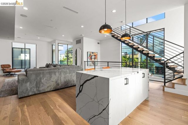 6503 N Contour LN, North Hollywood, CA 91606