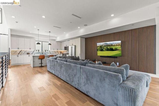 6503 N Contour LN, North Hollywood, CA 91606