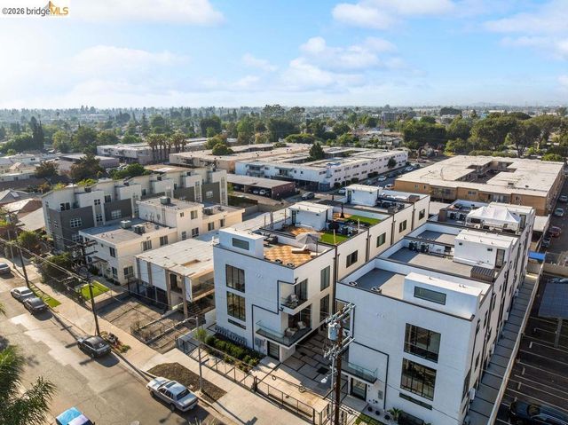 6503 N Contour LN, North Hollywood, CA 91606