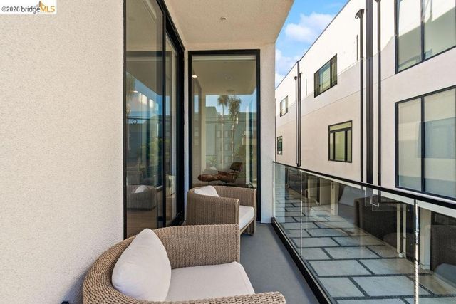 6503 N Contour LN, North Hollywood, CA 91606