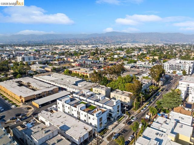 6503 N Contour LN, North Hollywood, CA 91606