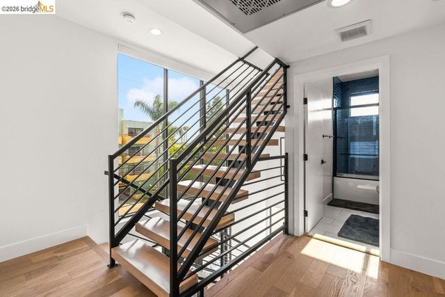 6503 N Contour LN, North Hollywood, CA 91606