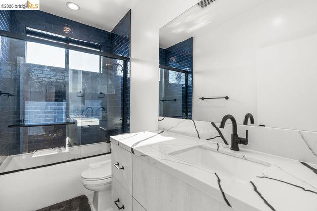 6503 N Contour LN, North Hollywood, CA 91606