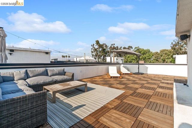6503 N Contour LN, North Hollywood, CA 91606