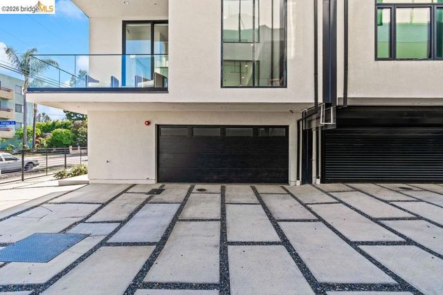 6503 N Contour LN, North Hollywood, CA 91606