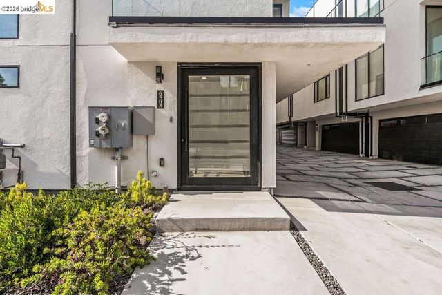 6503 N Contour LN, North Hollywood, CA 91606