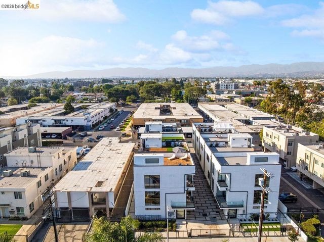 6503 N Contour LN, North Hollywood, CA 91606