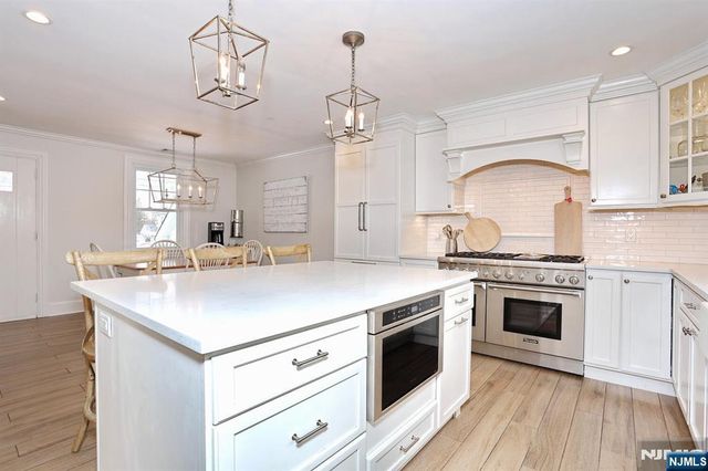 7 Madison Heights, Wyckoff, NJ 07481