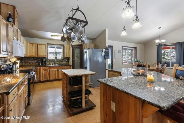 4058 W Seasons RD, Rathdrum, ID 83858