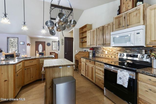 4058 W Seasons RD, Rathdrum, ID 83858