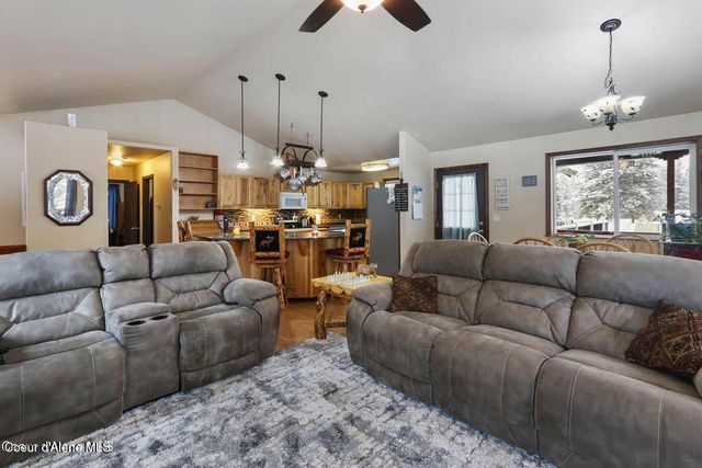 4058 W Seasons RD, Rathdrum, ID 83858