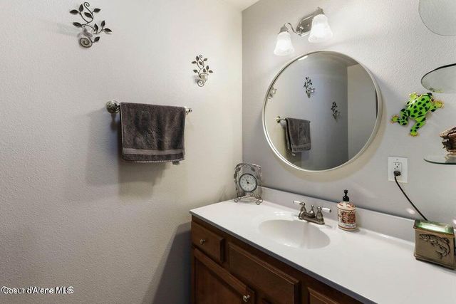 4058 W Seasons RD, Rathdrum, ID 83858