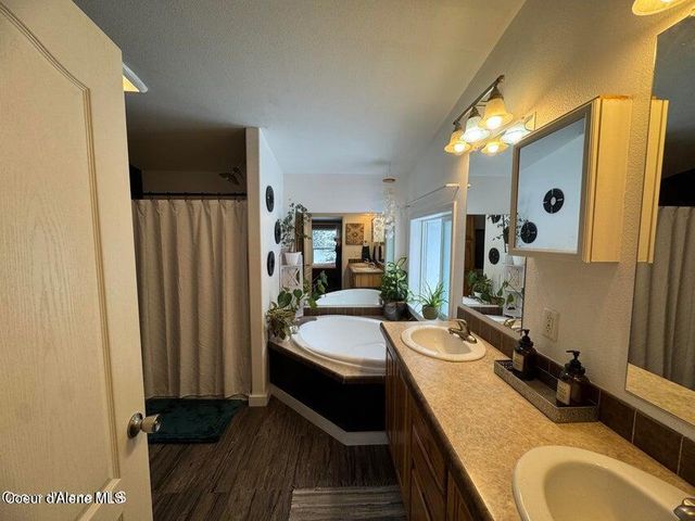 4058 W Seasons RD, Rathdrum, ID 83858