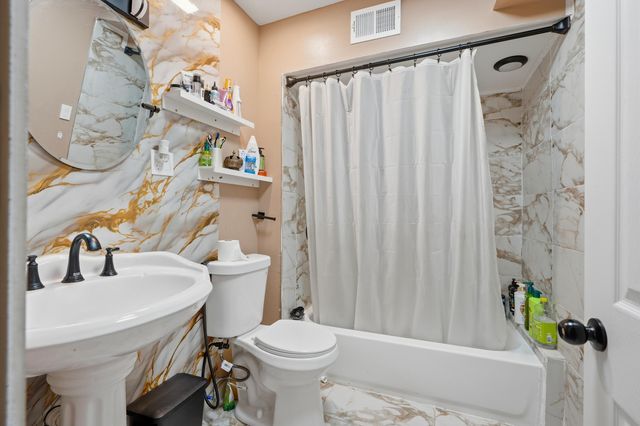 17916 Arlington Street, Hamtramck, MI 48212