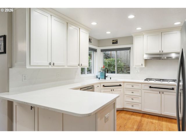 3134 Nw SPENCER St, Portland, OR 97229