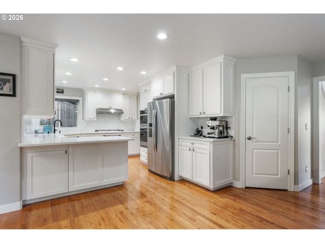 3134 Nw SPENCER St, Portland, OR 97229