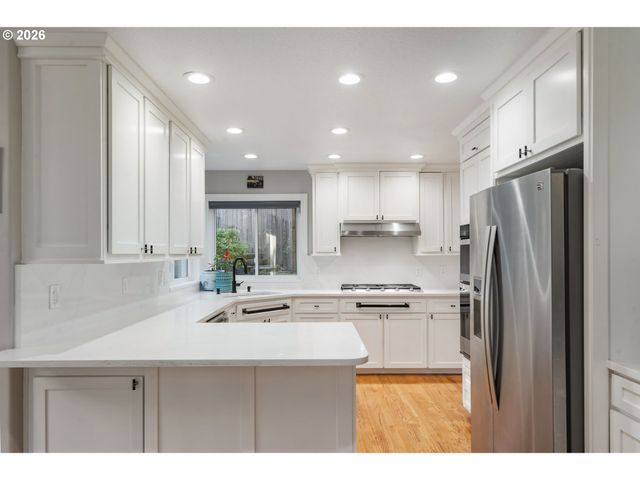3134 Nw SPENCER St, Portland, OR 97229