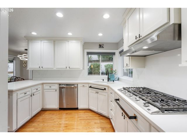 3134 Nw SPENCER St, Portland, OR 97229
