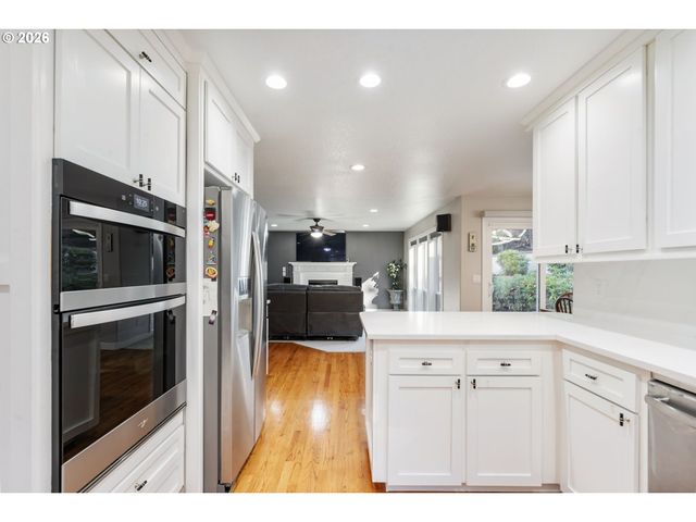 3134 Nw SPENCER St, Portland, OR 97229