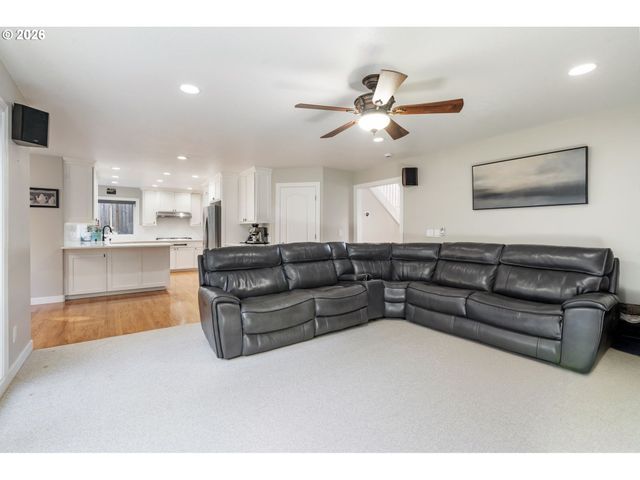 3134 Nw SPENCER St, Portland, OR 97229