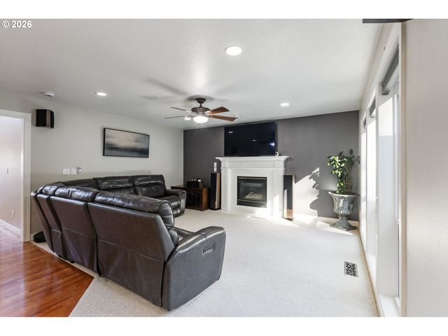 3134 Nw SPENCER St, Portland, OR 97229
