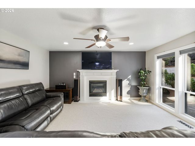 3134 Nw SPENCER St, Portland, OR 97229