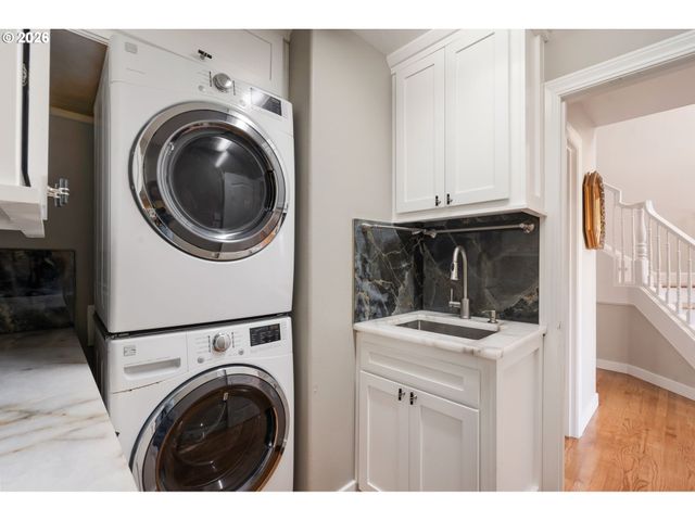 3134 Nw SPENCER St, Portland, OR 97229
