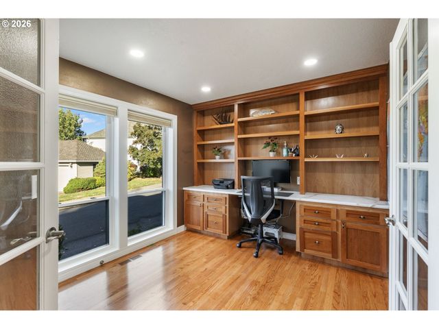 3134 Nw SPENCER St, Portland, OR 97229