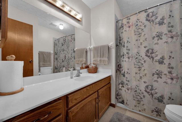 12404 Woodsfield Circle NW, Pickerington, OH 43147