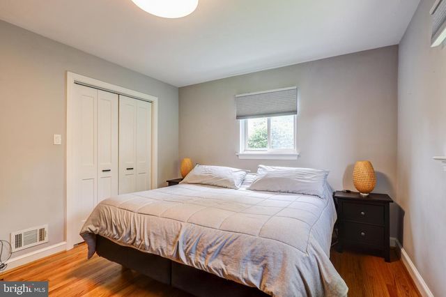 2013 PATRICK HENRY DR, Arlington, VA 22205