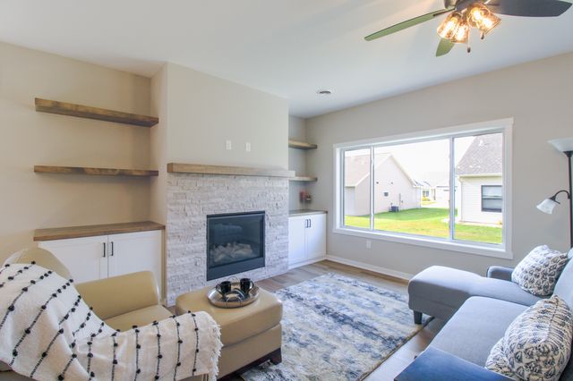 858 Bucknell Lane SE, Stewartville, MN 55976