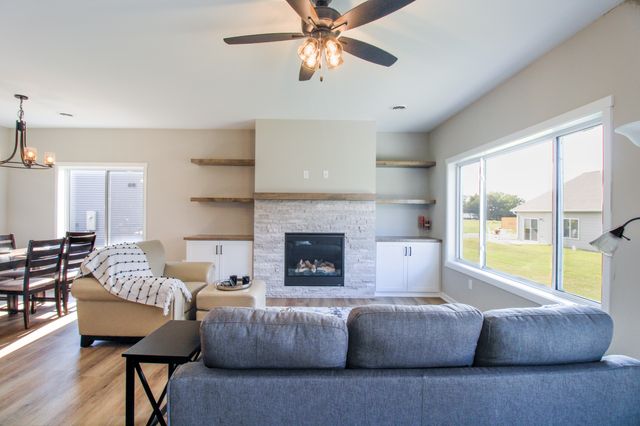 858 Bucknell Lane SE, Stewartville, MN 55976