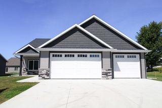 858 Bucknell Lane SE, Stewartville, MN 55976