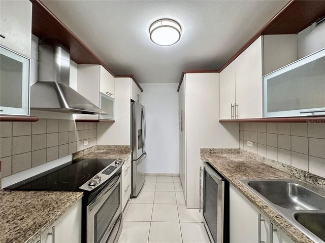 576 Av ARTERIAL B PH-S, San Juan, PR 00918