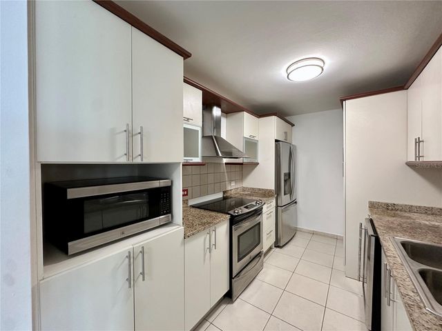 576 Av ARTERIAL B PH-S, San Juan, PR 00918