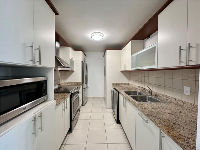 576 Av ARTERIAL B PH-S, San Juan, PR 00918