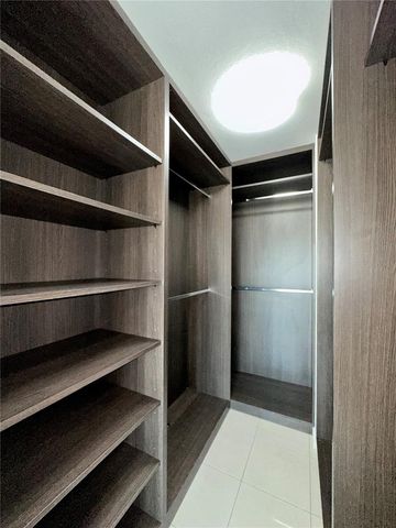 576 Av ARTERIAL B PH-S, San Juan, PR 00918