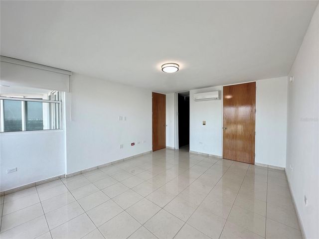 576 Av ARTERIAL B PH-S, San Juan, PR 00918