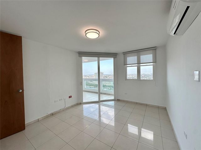 576 Av ARTERIAL B PH-S, San Juan, PR 00918